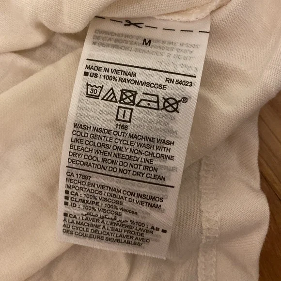 Old Navy tshirt - Picture 2 of 2